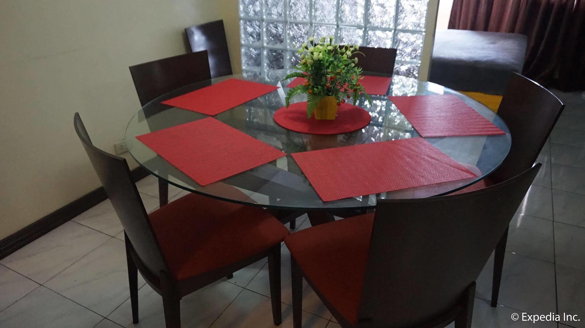 Manila Bay Serviced Apartments Esterno foto